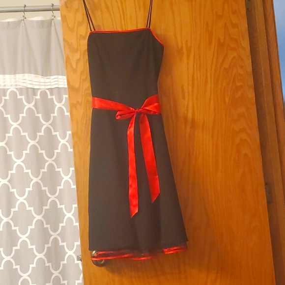 Dress - Picture 1 of 3